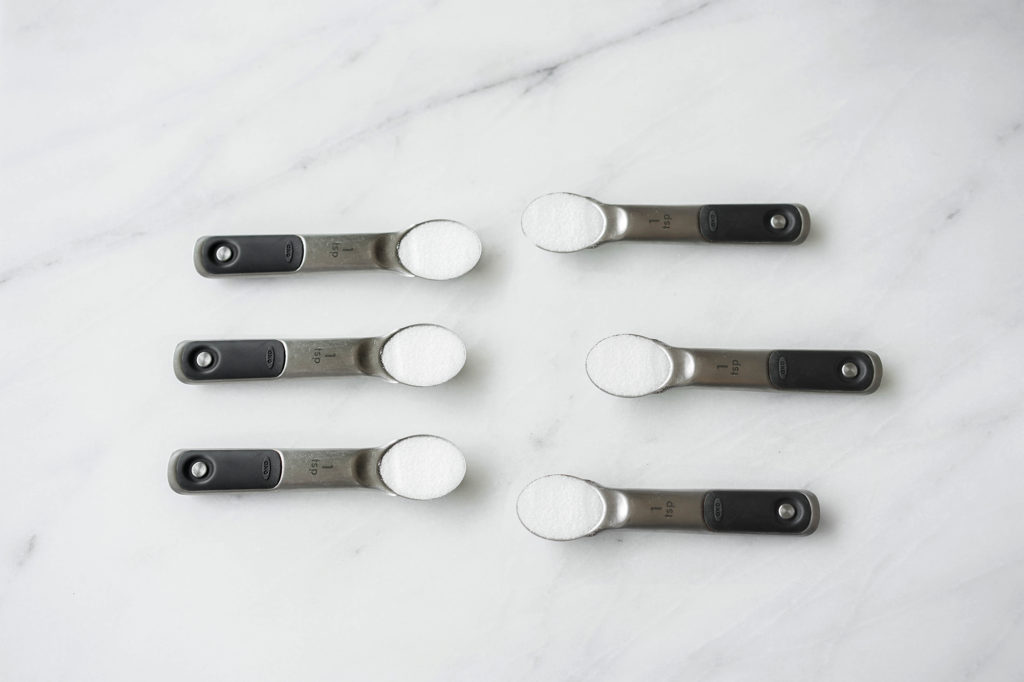 6 teaspoons of sugar in measuring spoons