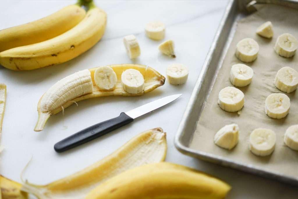 sliced bananas and a tray