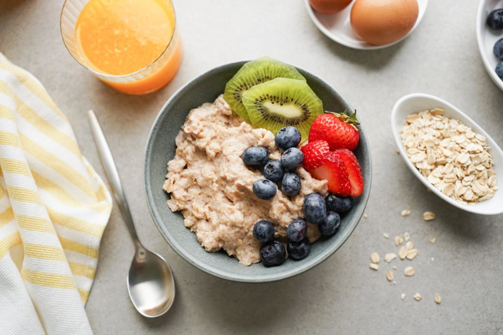egg white oatmeal with fruit