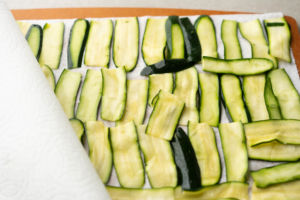 drying zucchini on paper towels