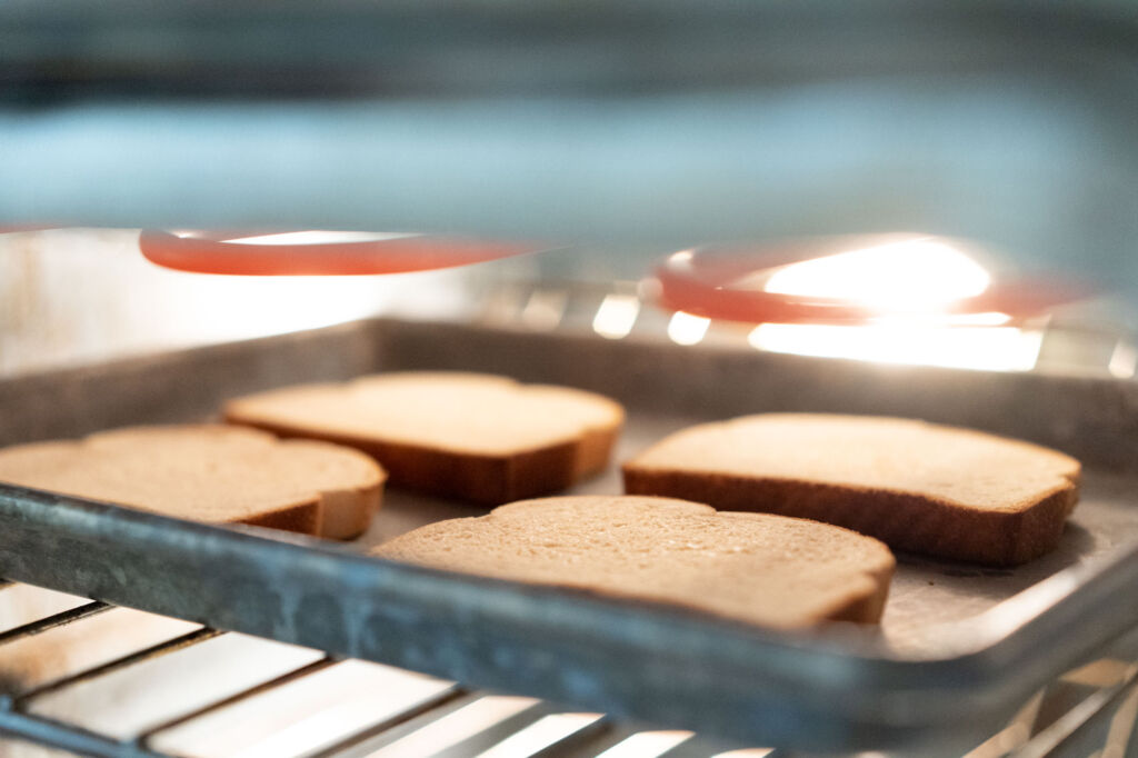 broiling toast in an oven