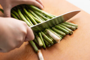 trimming asparagus stems