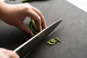 cutting tips off green beans